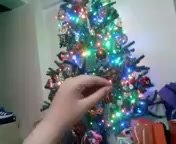 Hand puppet say Xmas tree